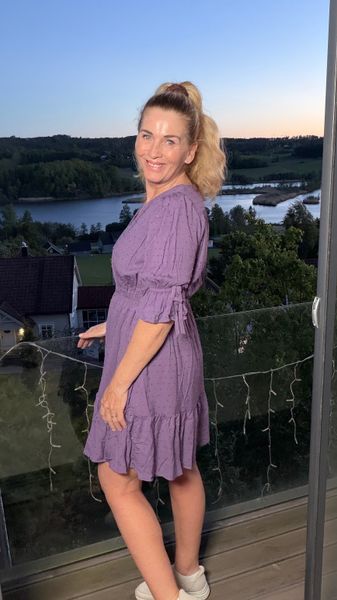 Hovedbilde AMANDA SHORT DRESS PURPLE