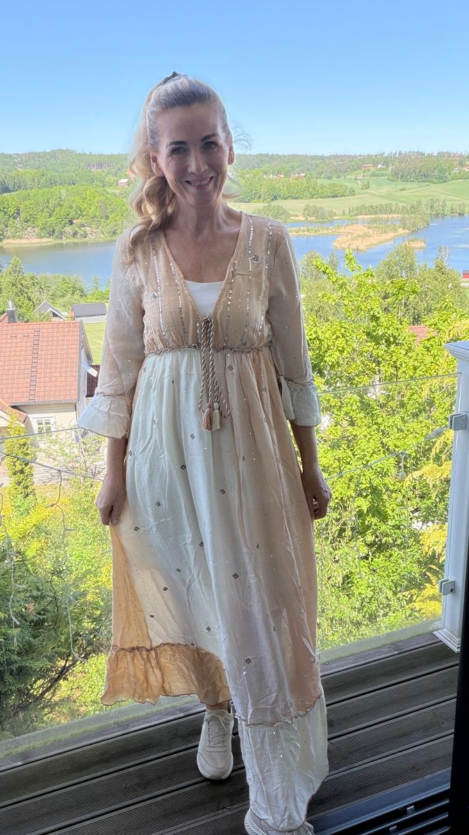 VICKY DRESS PEACH