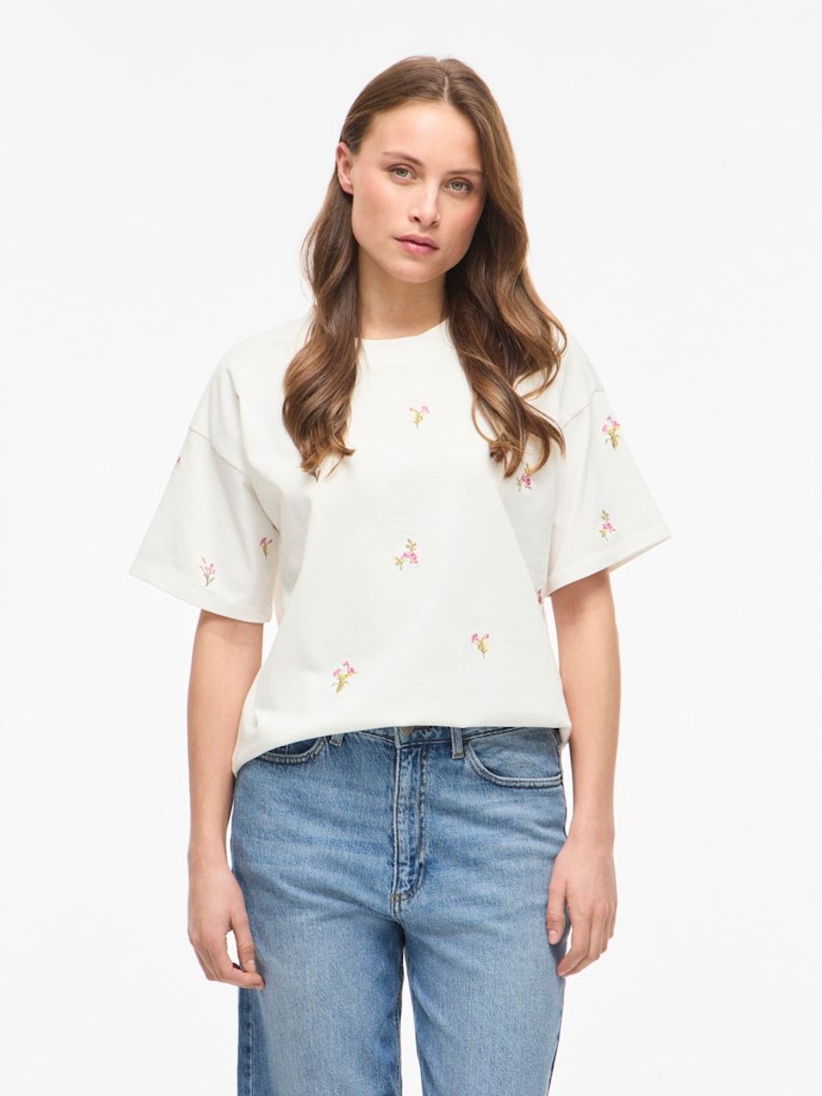 VIMONIE EMB O - NECK SS FLOWERS