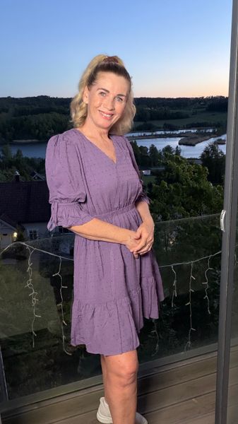 Hovedbilde AMANDA SHORT DRESS PURPLE